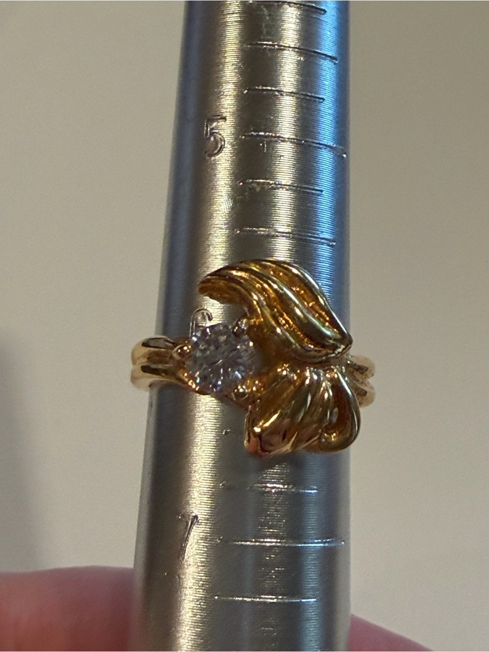Gold Tone Costume Vintage Leaf-Style Ring with Clear Stone Size 6
